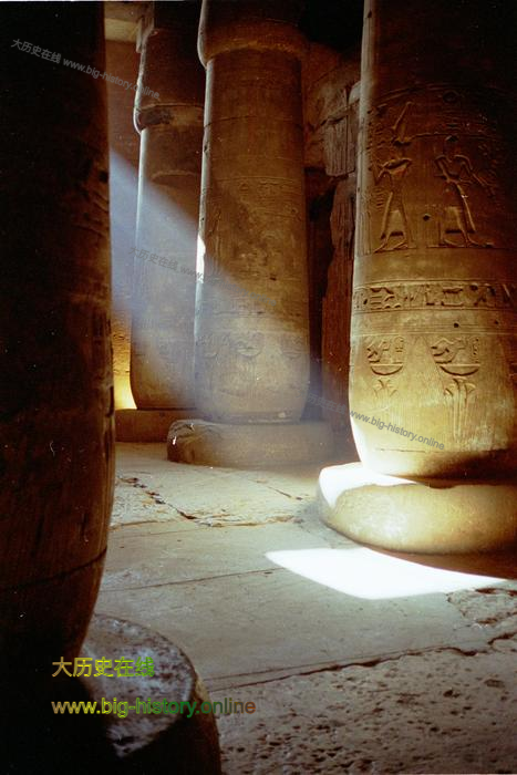 塞提一世神庙内部巨大的支柱