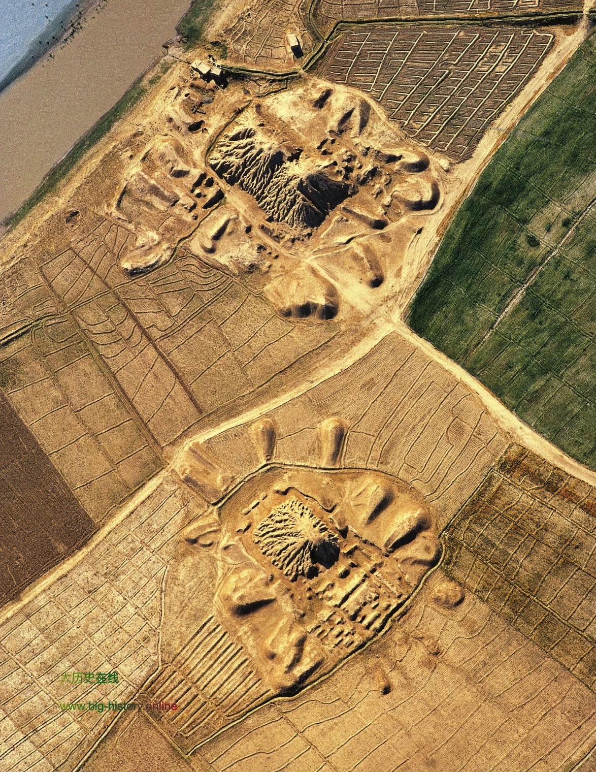 卡尔图库尔蒂尼努尔塔鸟瞰图