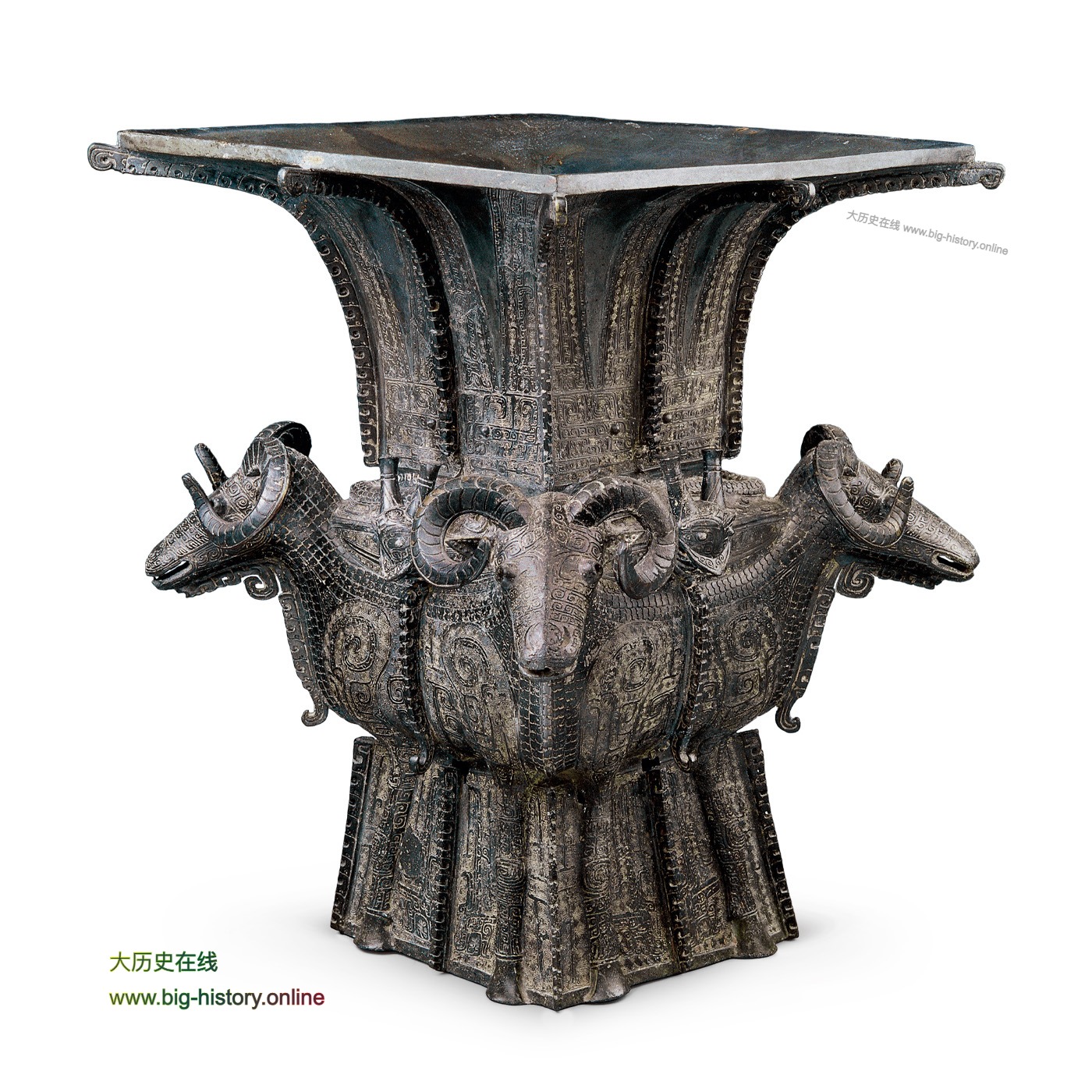 “四羊青铜方尊”是商代晚期青铜礼器