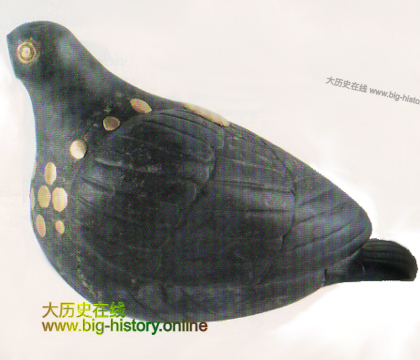 苏萨出土，镶嵌着黄金装饰物的天青石鸽子