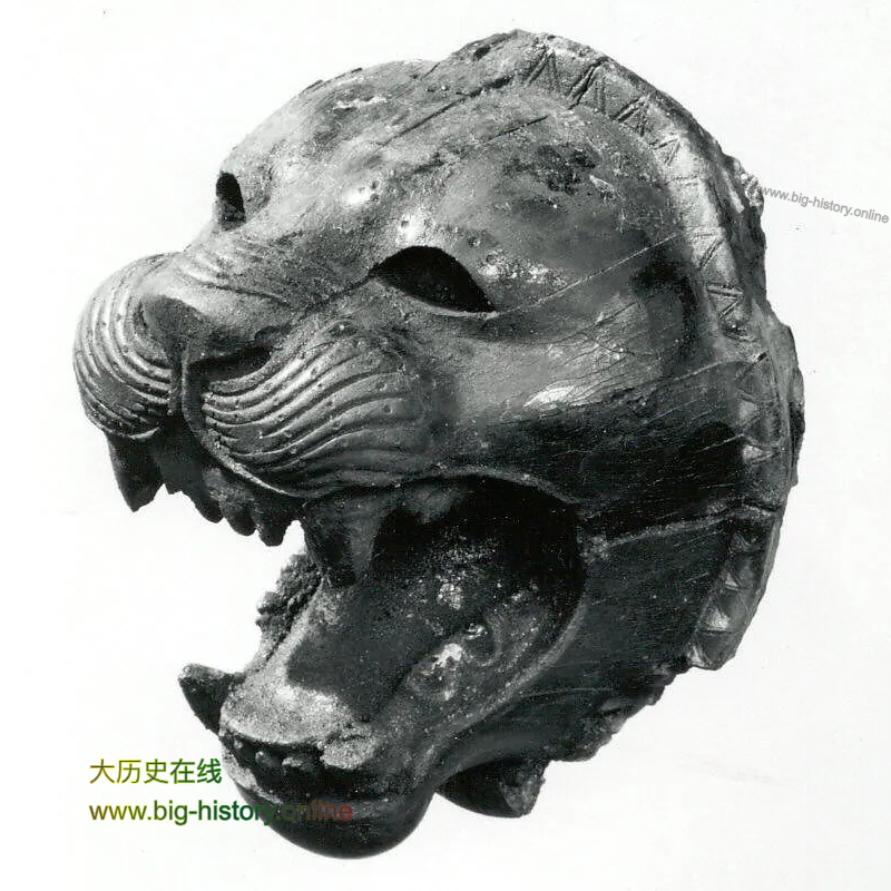 象牙制作的“咆哮的狮子”，狮子是亚述艺术品的重要主题