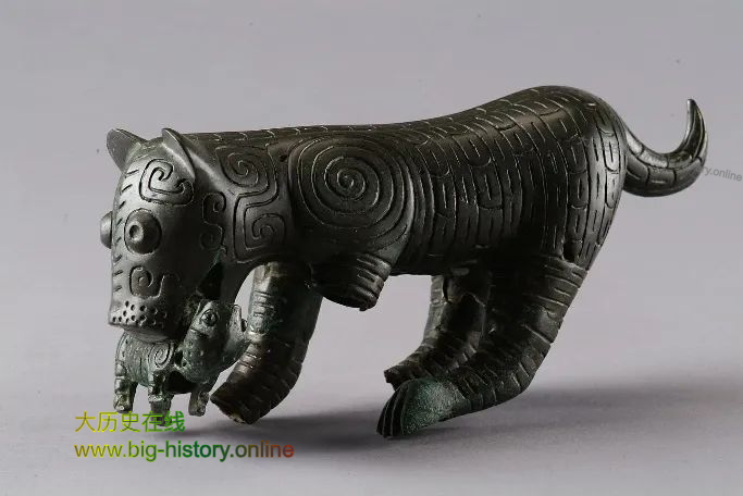 西周时期的青铜“母子虎”