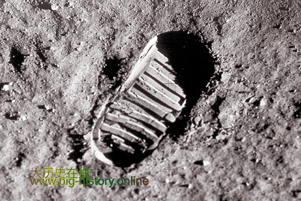 footprint on the moon