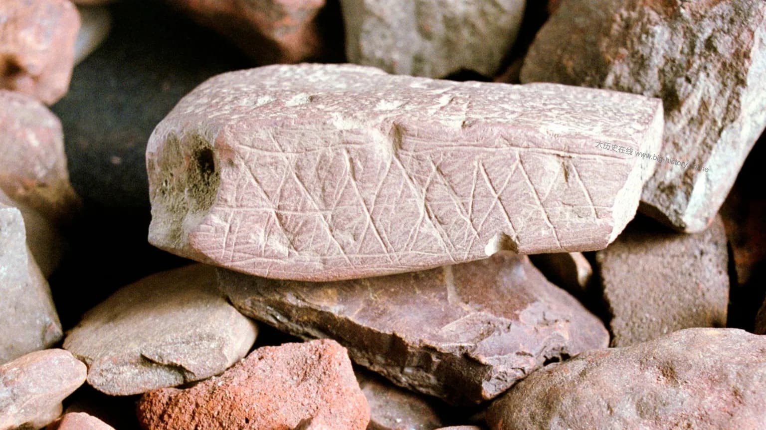Geometric-patterned-stone-tools