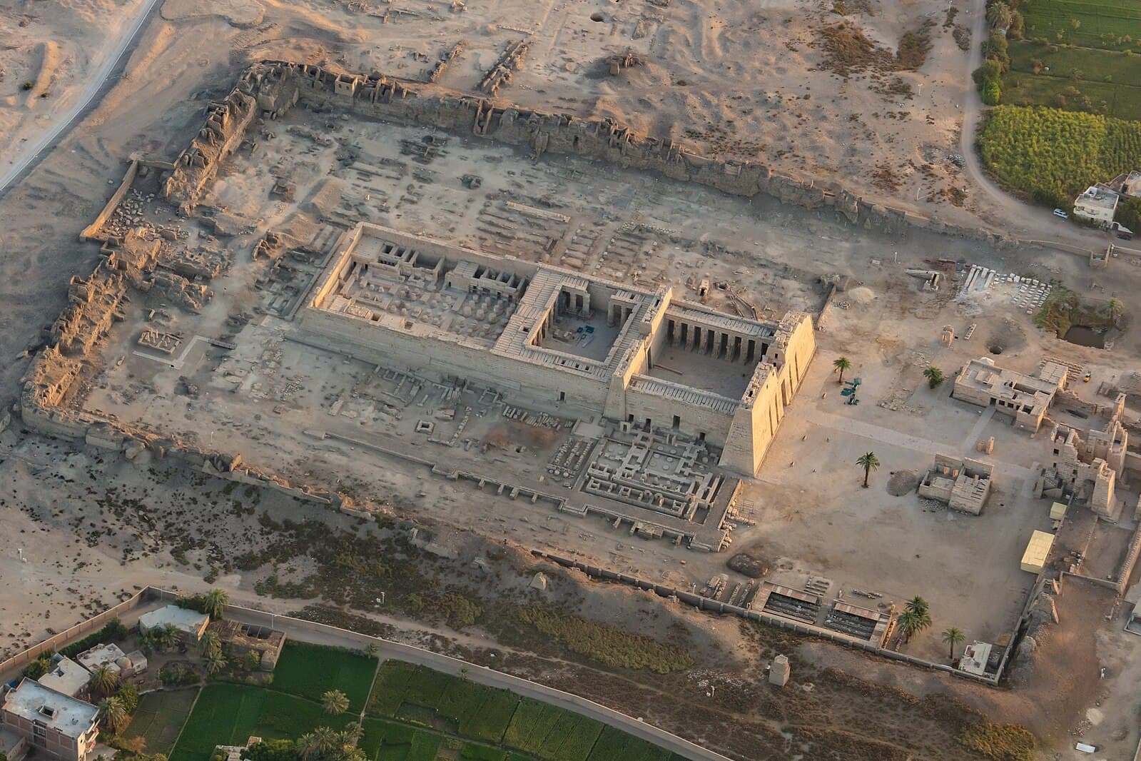 Medinet_Habu