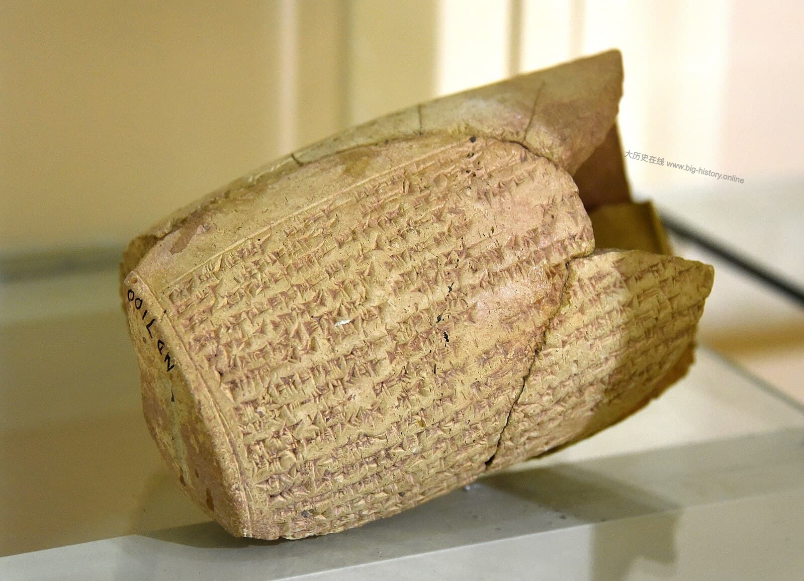 刻有以撒哈顿铭文的陶土文档